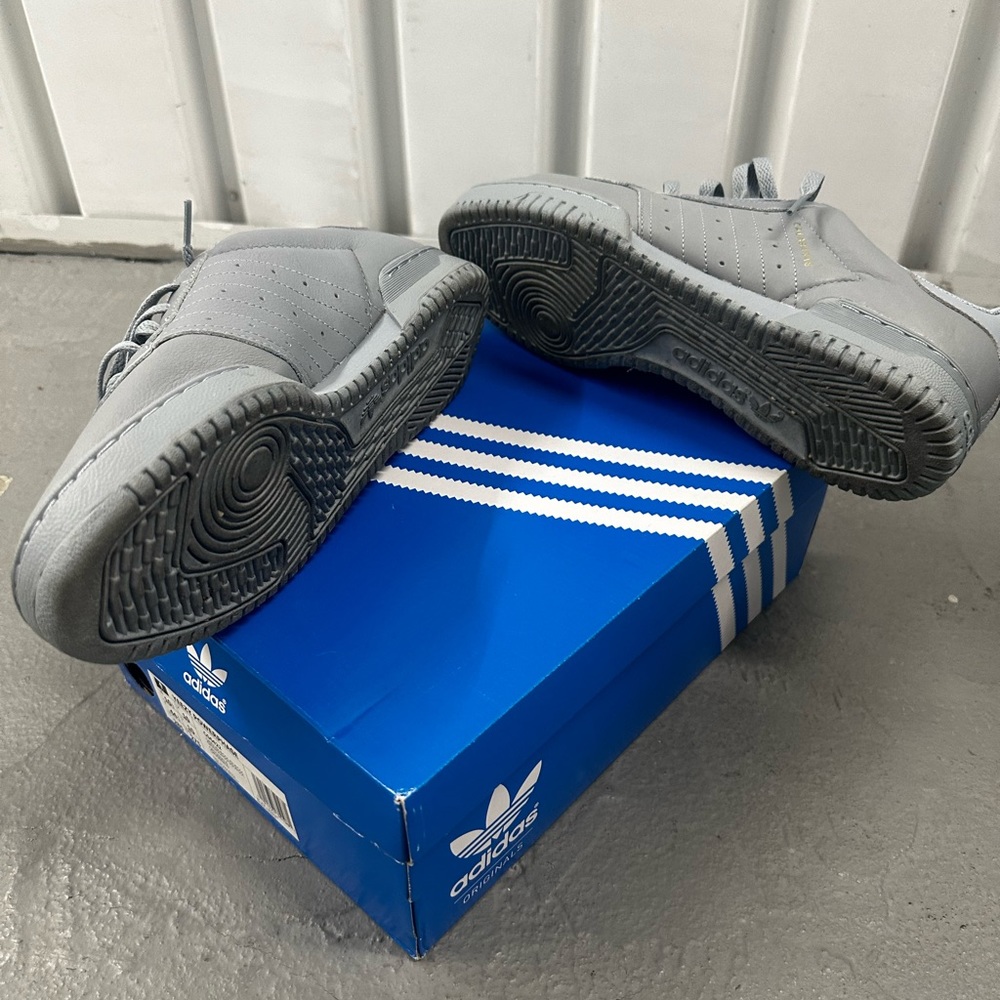 Yeezy calabasas used